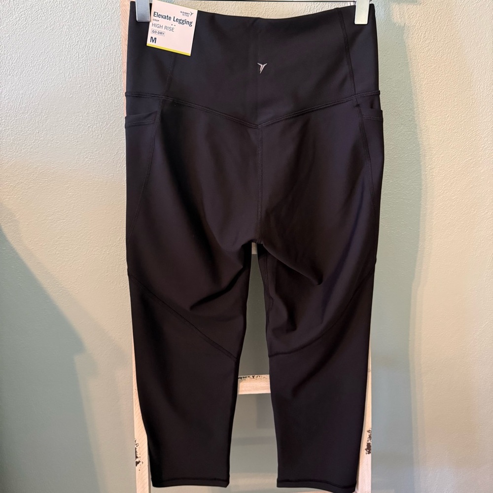 NWT Old Navy Elevate Leggings Crop High Rise Side Pockets Go Dry Size M Women - Picture 5 of 11